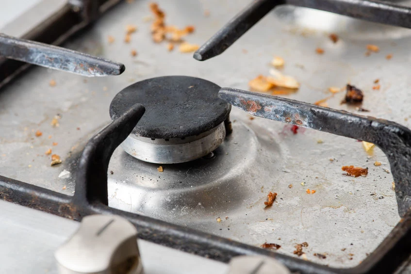 Jak łatwo pozbyć się tłustych osadów z kuchenki, piekarnika czy okapu?