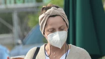 Niedawno Mena Suvari została przyłapana przez fotoreporterów w Santa Monica, gdzie spędzała czas z mężem Michaelem Hope.