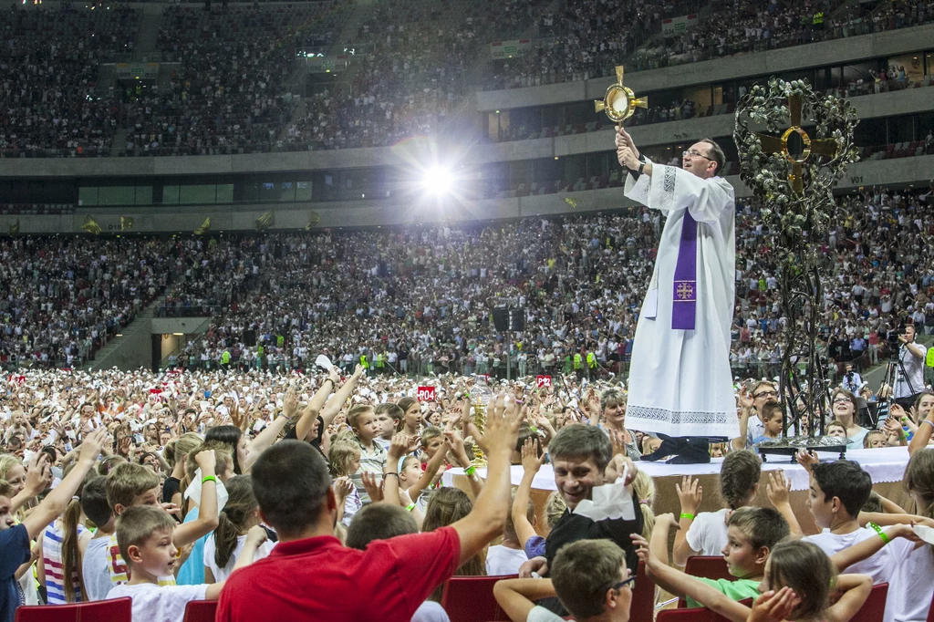 W 2015 roku rekolekcje "Jezus na stadionie" z ojcem Bashem zgromadziły 45 tys. wiernych