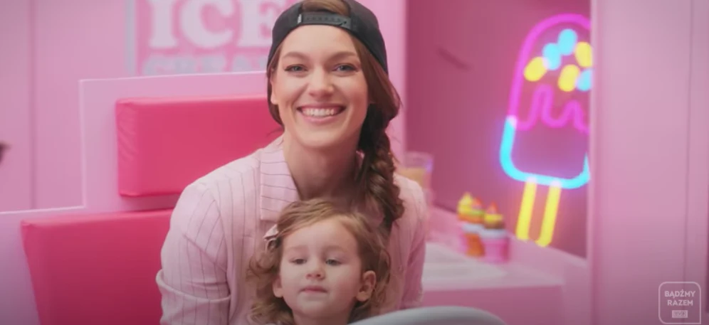 Screen z YouTuba ze spotu promującego kanał TVP Kobieta  Screen z YouTuba ze spotu promującego kanał TVP Kobieta