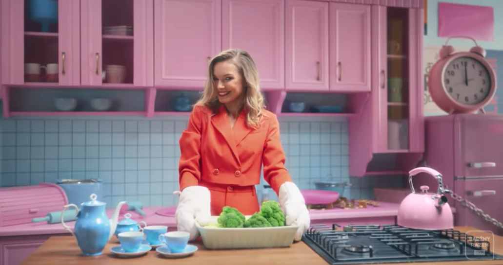 Screen z YouTuba ze spotu promującego kanał TVP Kobieta 