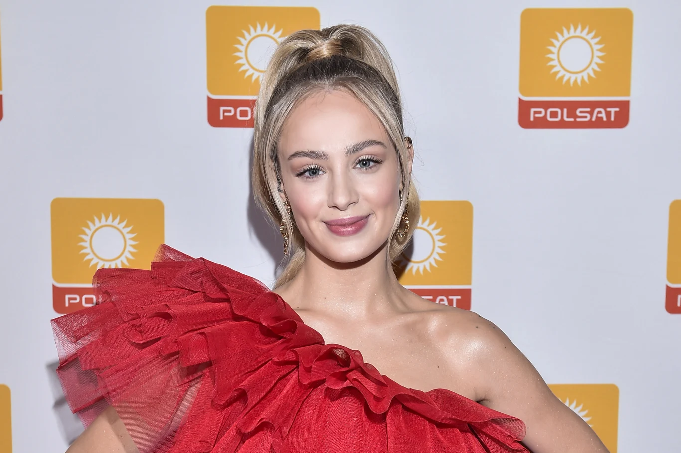 Od 27 listopada 2020 roku Wiktoria Gąsiewska prowadzi z Krzysztofem Ibiszem teleturniej "Łowcy nagród" (Super Polsat), a od marca 2021 roku zapowiada programy w telewizji Polsat. Już jesienią ponownie zobaczymy ją na wielkim ekranie - w filmie "Krime Story. Love Story" wciela się w zbuntowaną nastolatkę Kamilę.