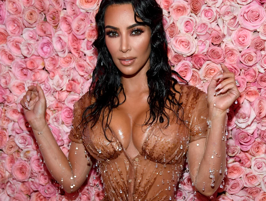 Kim Kardashian kocha pokazywać swoje kobiece wdzięki 
