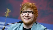 Urodzony 17 lutego 1991 roku w Hebden Bridge Ed Sheeran stawiał swoje pierwsze muzyczne kroki w chórze kościelnym już w wieku czterech lat.

Jako nastolatek zaczął pisać piosenki (pierwszy minialbum "The Orange Room" wydał w 2005 r.), by w wieku 17 lat przenieść się z Framlingham do Londynu. Jeszcze w 2008 roku grywał recitale siedem w dni tygodniu dla pięciu znudzonych klientów w pubie. 
