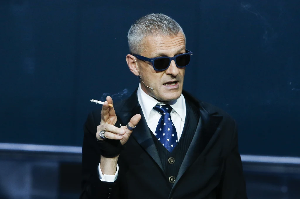 Jacek Poniedziałek w spektaklu "Francuzi"