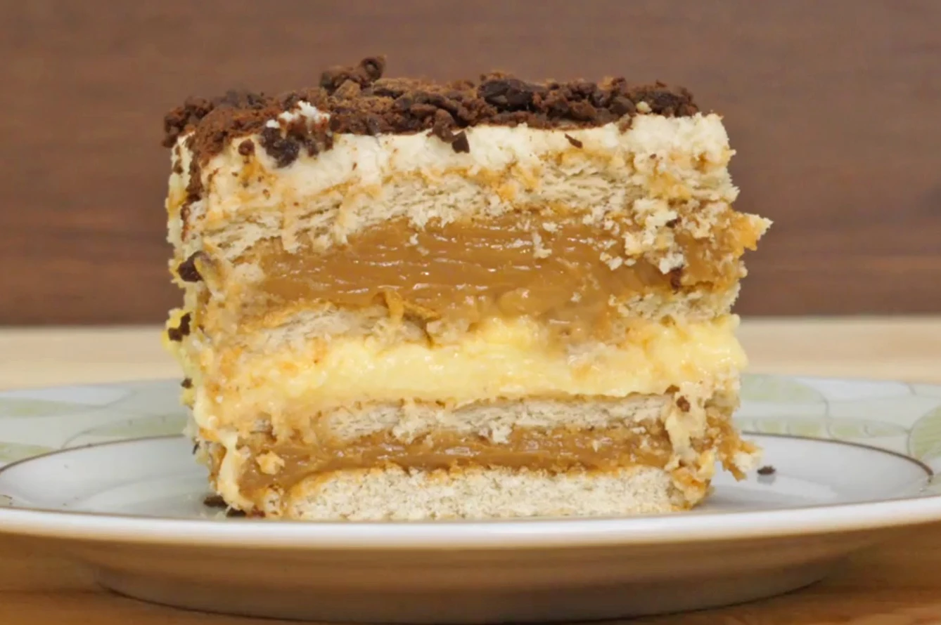 Ciasto krówka bez pieczenia szybko znika z talerza. Jak je przygotować? Ciasto krówka bez pieczenia szybko znika z talerza. Jak je przygotować?