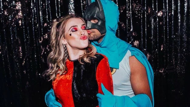 Taylor Lautner ma przepiękną partnerkę. Widać, że para ma podobne poczucie humoru.

Spójrzcie tylko, jakie stroje włożyli na Halloween! 