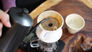 Właściciel kawiarni w Turynie od 15 lat sprzedaje kawę w cenie 80 eurocentów za filiżankę. Zdj. ilustracyjne