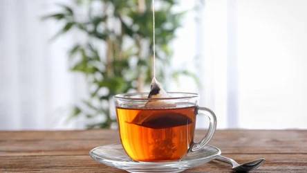 Właściwe parzenie herbaty pozwala na zachowanie jej smaku i właściwości. 