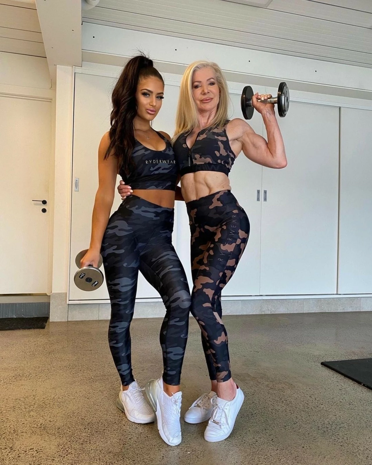 Pasję do fitnessu zaszczepiła również w swojej wnuczce Tii Christofi. Dla 19-latki babcia jest wzorem do naśladowania i wielką motywacją. To właśnie ona namówiła Lesley do założenia Instagrama i promowania zdrowego trybu życia. Pasję do fitnessu zaszczepiła również w swojej wnuczce Tii Christofi. Dla 19-latki babcia jest wzorem do naśladowania i wielką motywacją. To właśnie ona namówiła Lesley do założenia Instagrama i promowania zdrowego trybu życia.