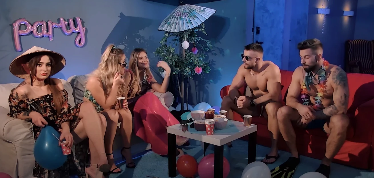 Marietta ewidentnie była zmęczona atmosferą panującą w pokoju Marietta ewidentnie była zmęczona atmosferą panującą w pokoju