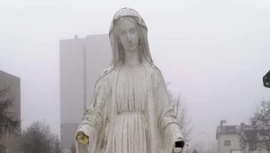 W Częstochowie odrąbano dłonie figurze Matki Boskiej