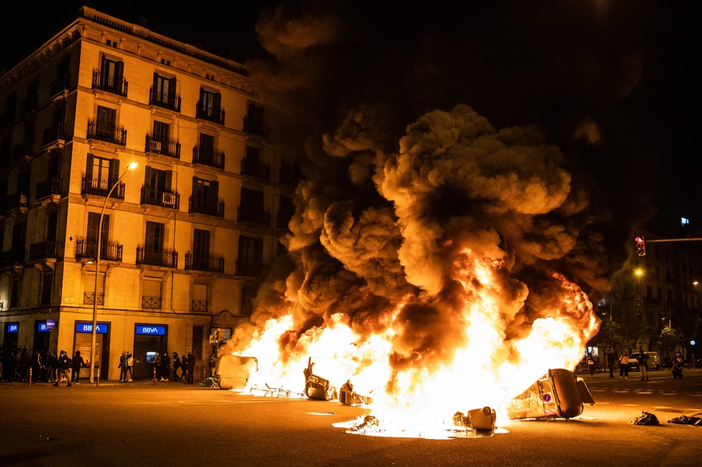 Protesty w Barcelonie po aresztowaniu Pablo Hasela