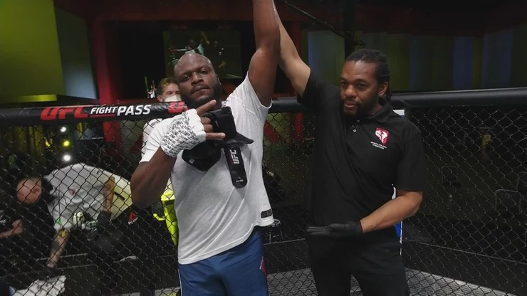 Derrick Lewis pokonał Curtisa Blaydesa w walce wieczoru Derrick Lewis pokonał Curtisa Blaydesa w walce wieczoru