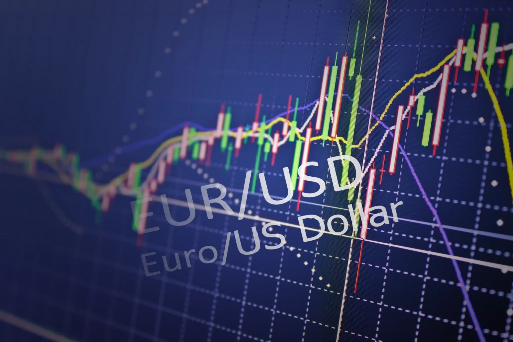 Kurs EUR/USD jest po kolejnej ostrej zmianie kierunku pod wpływem niepewności co do polityki EBC