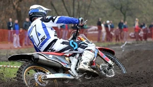 Żużel. Gollob stanął na nogach. Z pomocą specjalnego sprzętu, ale Cegielski bije mu brawo