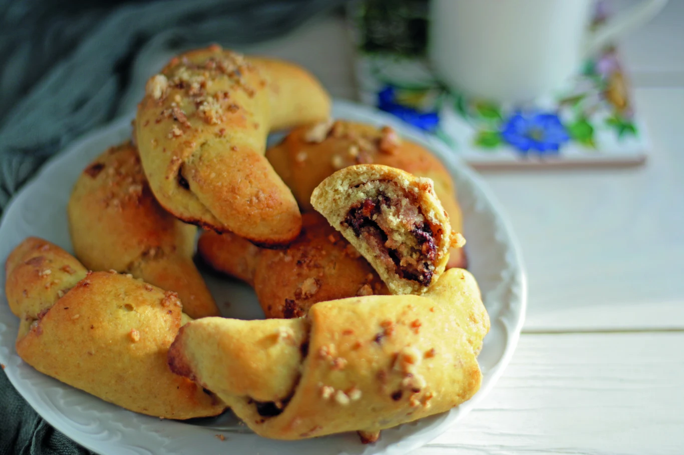 Rogaliki z czekoladą i orzechami Rogaliki z czekoladą i orzechami