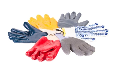 Kiedy pracodawca ma obowiązek zaopatrzenia pracownika w profesjonalne rękawice robocze