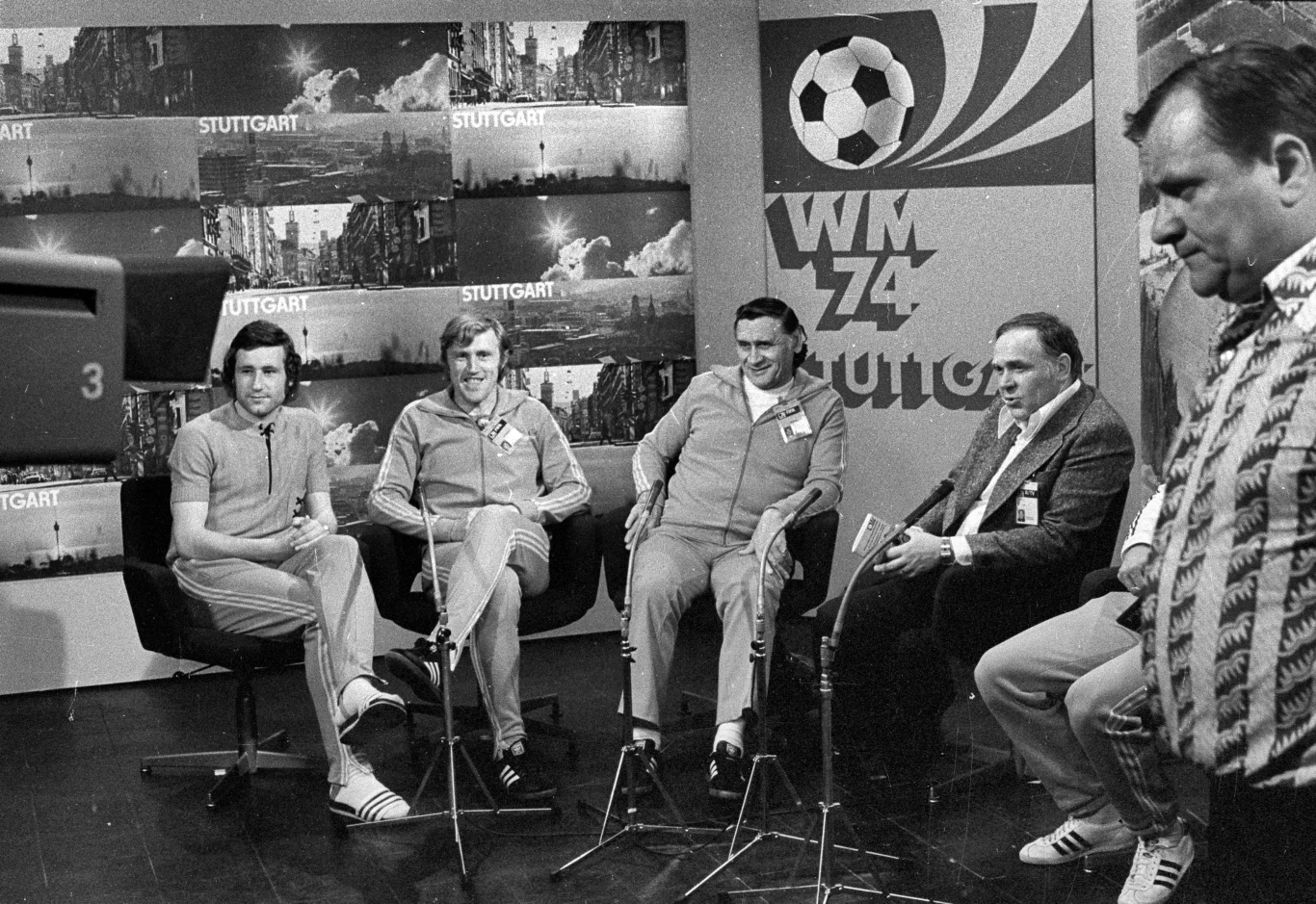 Od lewej: Antoni Szymanowski, Jacek Gmoch, Kazimierz Gorski oraz komentatorzy sportowi Jan Ciszewski i Ryszard Dyja Od lewej: Antoni Szymanowski, Jacek Gmoch, Kazimierz Gorski oraz komentatorzy sportowi Jan Ciszewski i Ryszard Dyja