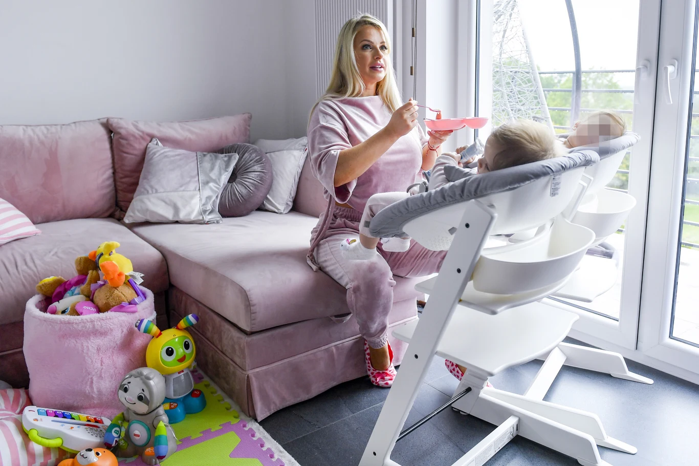 Paula Tumala z córkami Paula Tumala z córkami