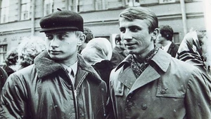 Władimir Putin (po lewej) jako oficer KGB