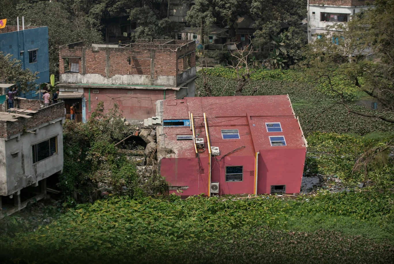 Na razie nie wiadomo, czy właściciele posiadali pozwolenie na budowę. Powołano komisje wyjaśniającą, która w ciągu najbliższych dni zda raport ze zdarzenia.