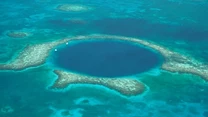 Great Blue Hole jest widoczna nawet z kosmosu.