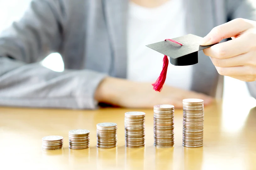 Ponad połowa niemieckich szkół wyższych zaczęła pobierać od studentów czesne, zwykle ok. 500 euro za semestr Ponad połowa niemieckich szkół wyższych zaczęła pobierać od studentów czesne, zwykle ok. 500 euro za semestr