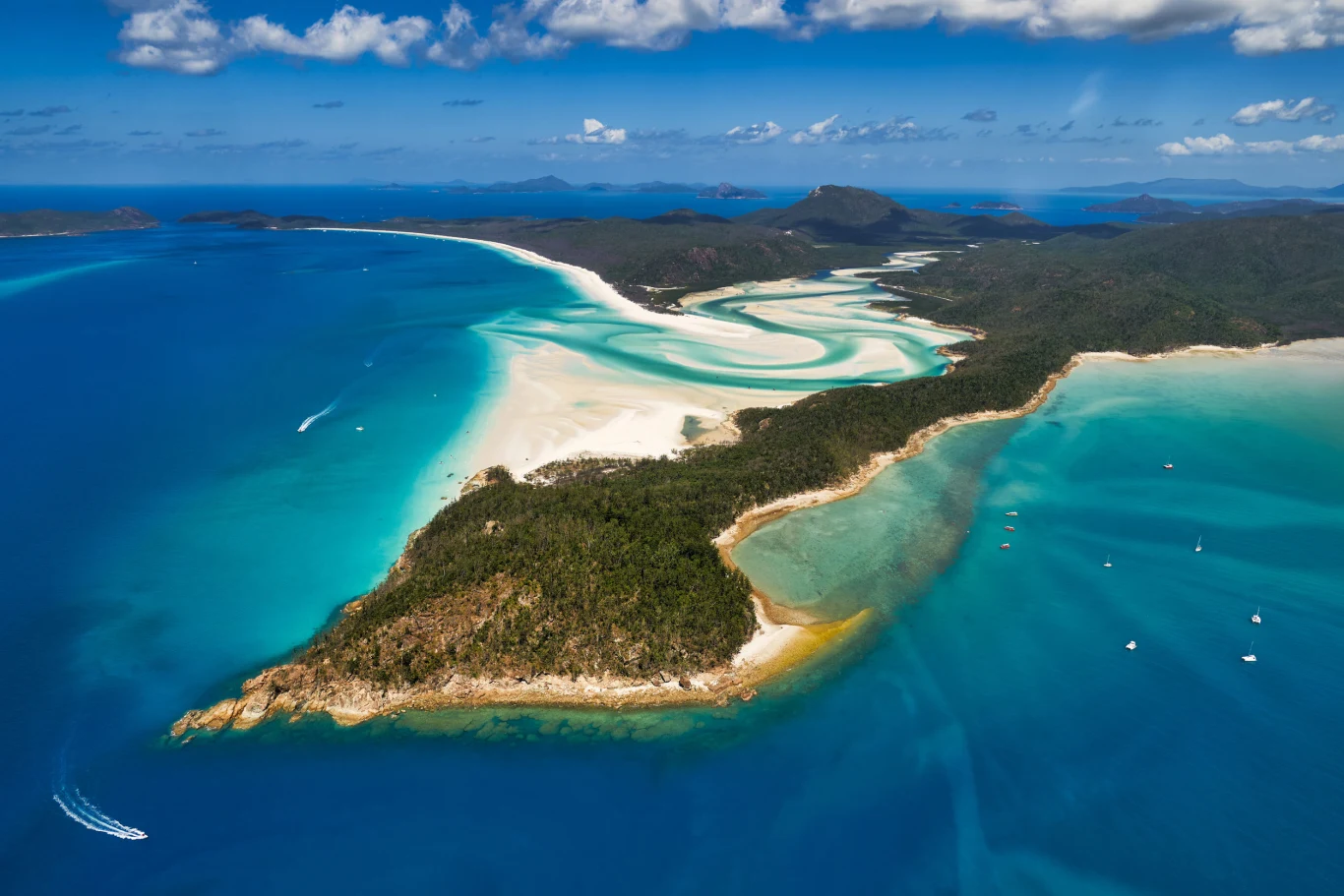 Whitehaven Beach należy również do najchętniej fotografowanych plaż na świecie. Whitehaven Beach należy również do najchętniej fotografowanych plaż na świecie.