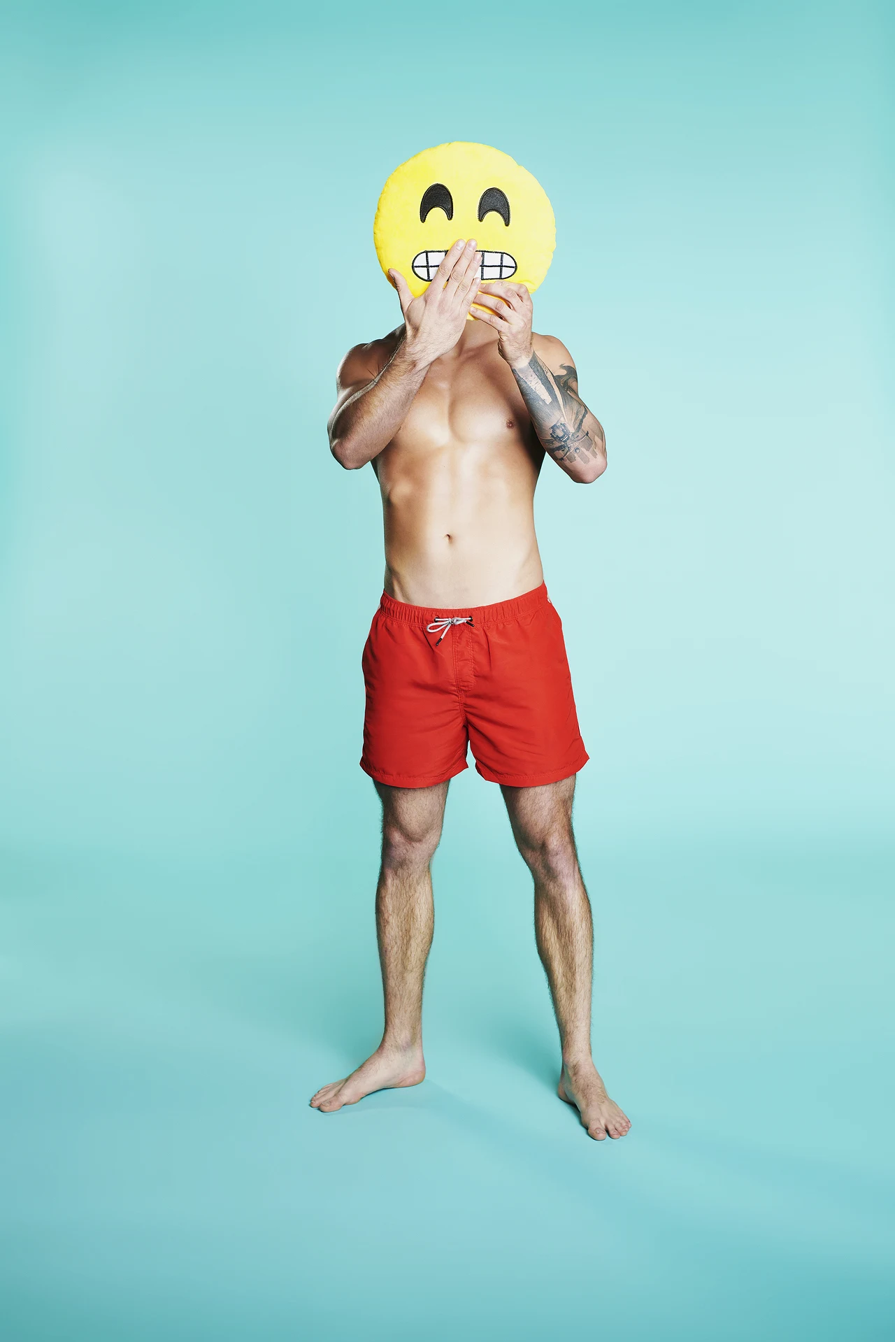 Maciej: Maciej jest wysokim, pewnym siebie i inteligentnym mężczyzną, którego znakiem szczególnym są tatuaże Maciej: Maciej jest wysokim, pewnym siebie i inteligentnym mężczyzną, którego znakiem szczególnym są tatuaże