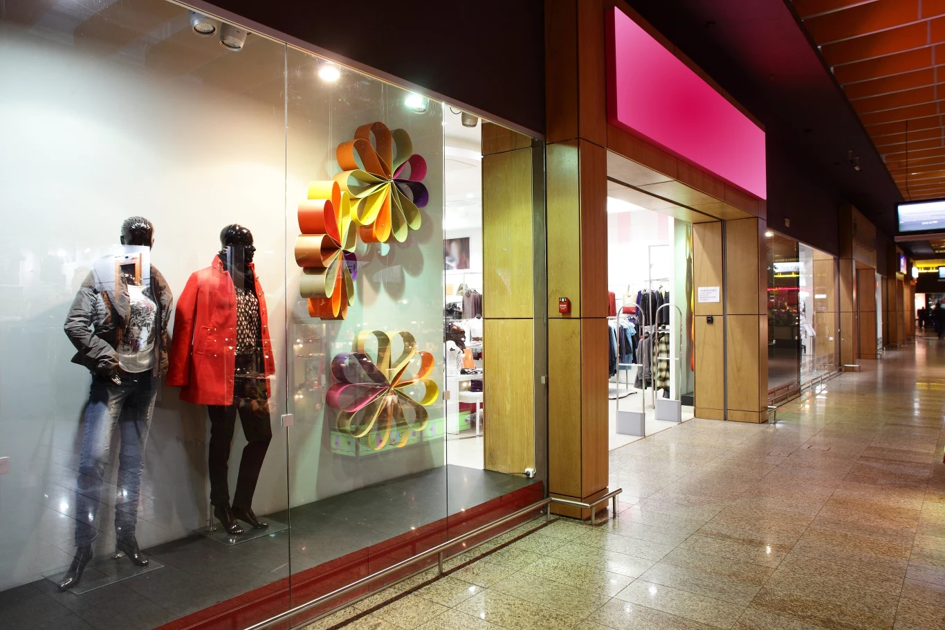 Warszawska Galeria Bemowo ma zostać wyburzona. Na jej miejscu powstanie osiedle mieszkaniowe dla ponad 3 tysięcy osób. Zdjęcie ilustracyjne Warszawska Galeria Bemowo ma zostać wyburzona. Na jej miejscu powstanie osiedle mieszkaniowe dla ponad 3 tysięcy osób. Zdjęcie ilustracyjne