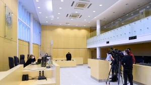 Sędzia Katarzyna Obst i adwokat oskarżonego Paweł Głuchowski podczas ogłoszenia wyroku w Sądzie Okręgowym w Poznaniu