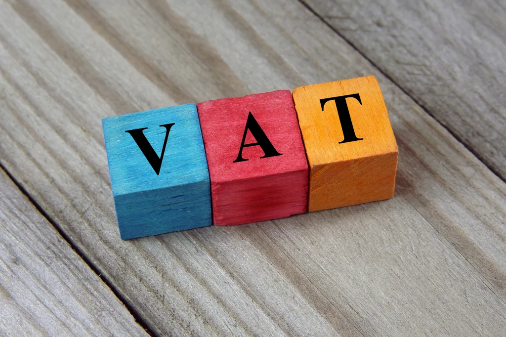 Teoretycznie VAT to podatek od wartości dodanej - stąd jego angielska nazwa i polski skrót (Value Added Tax)