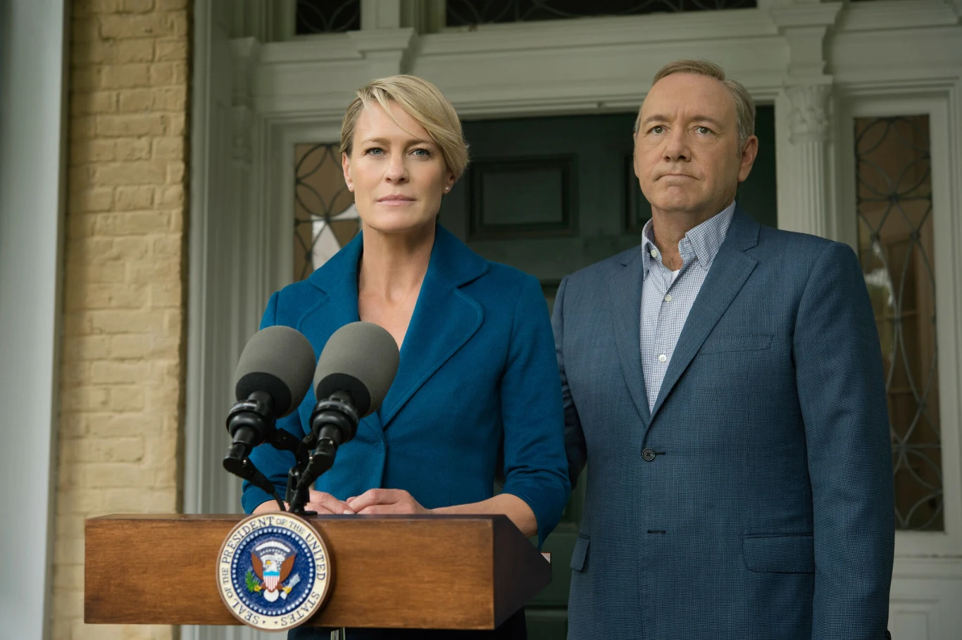 Od 2013 do 2018 roku Robin Wright występowała w serialu "House of Cards", w którym wciela się w Claire Underwood, żonę polityka granego przez Kevina Spaceya.

Aktorka przyznała, że aby doskonalić swoją serialową postać, nie naśladowała żadnego polityka, tylko obserwowała zachowanie drapieżnych ptaków. "Obserwowałam ich odwagę, szlachetność, królewskość. One są inteligentne i bardzo przebiegłe. I rządzą ptasim światem" - przyznała Wright.