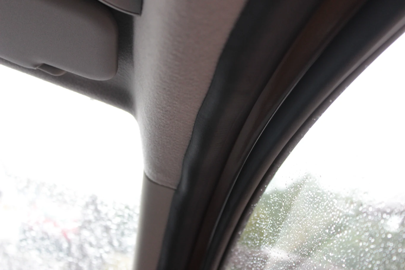 Uszczelkę można było spasować lepiej. Nie da się jej poprawić - "ten typ tak ma" Uszczelkę można było spasować lepiej. Nie da się jej poprawić - "ten typ tak ma"