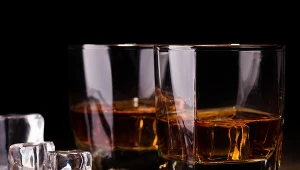 Polacy coraz częściej kupują whisky