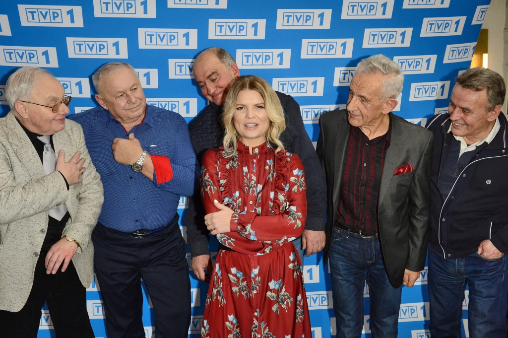 Marta Manowska i uczestnicy pierwszego sezonu "Sanatorium miłości" 