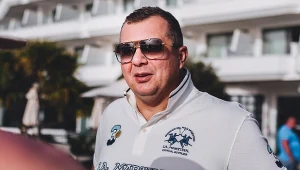 Krzyczeli: Sami Niemcy w hotelu. Możemy robić, co chcemy. Tak się bawili działacze Stali na Teneryfie