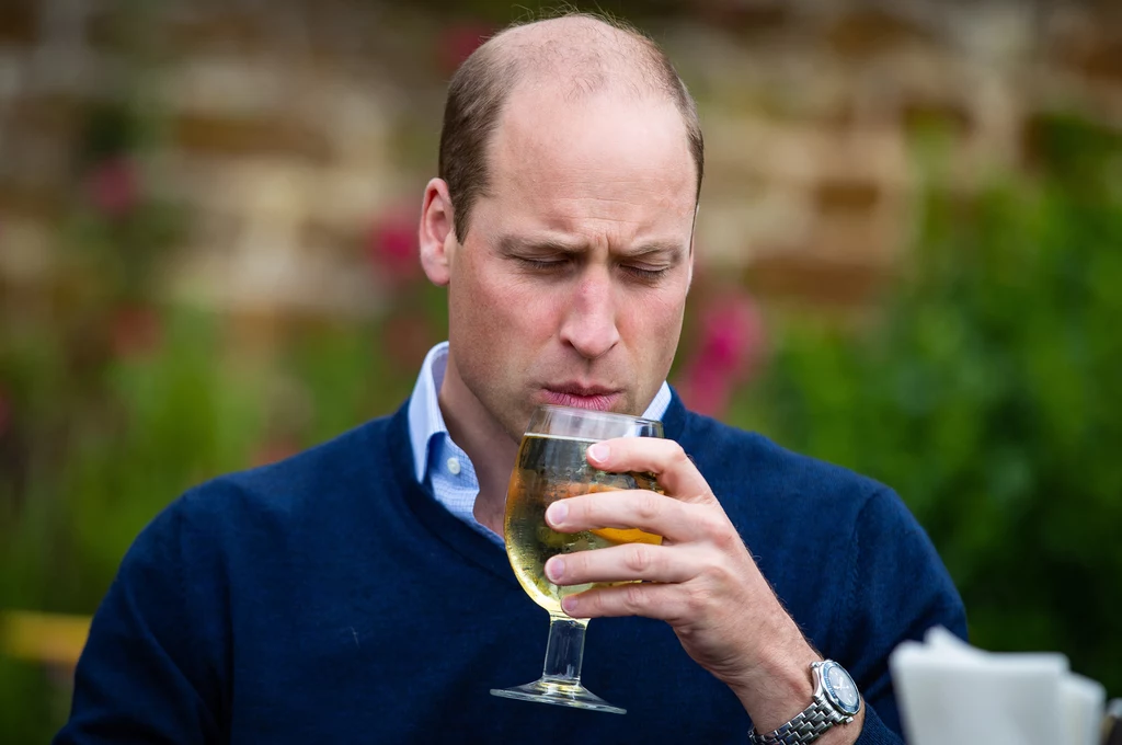 Od niedawna krążą w mediach plotki o problemie alkoholowym księcia Williama 