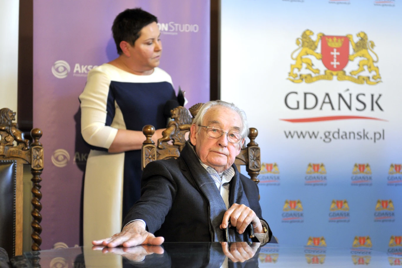 Dorota Wellman ma za sobą również przygodę z kinem. Dziennikarka zagrała w kilku serialach, m.in. "Na Wspólnej", "Niania", "Na noże". W 2013 roku w filmie Andrzeja Wajdy "Wałęsa. Człowiek z nadziei" wcieliła się w postać Henryki Krzywonos. Ponadto współpracowała reżysersko przy takich produkcjach, jak "Ostatni dzwonek", "Stan strachu" czy "Stan wewnętrzny".