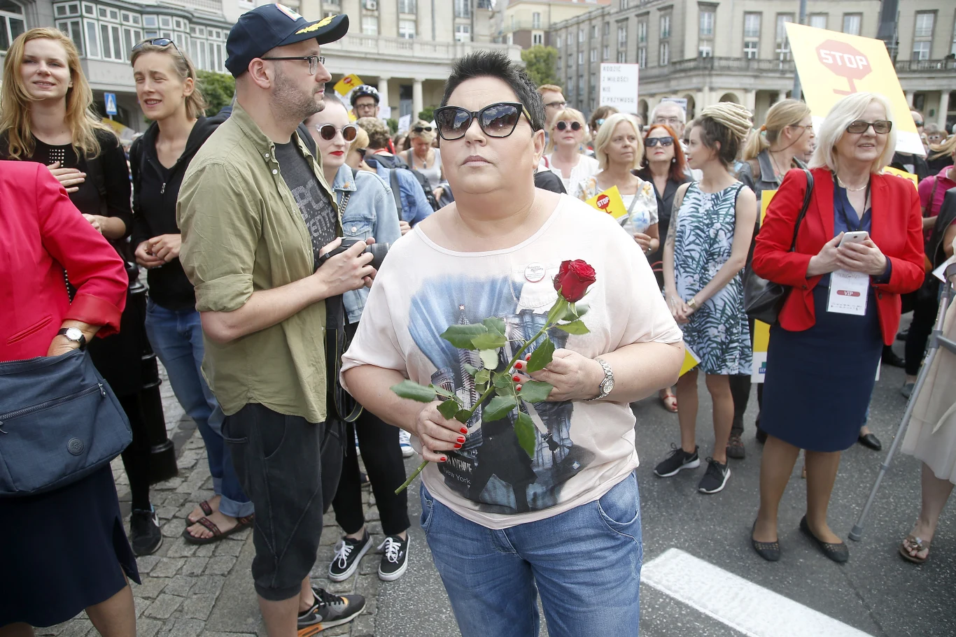 Dorota Wellman słynie z tego, że swoje gaże (często niemałe), które spływają na jej konto za udział w różnych kampaniach reklamowych, przeznacza na konta fundacji i osób potrzebujących, którzy na co dzień zmagają się z różnymi problemami. "Zachęcam inne osoby do tego, aby również przyłączyły się do mnie" - powiedziała.