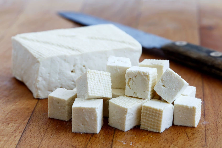 Tofu to cenny produkt dla wegan i wegetarian