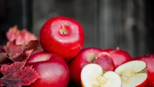 To najgorsza pora na jedzenie jabłek. Będziesz czuć się ciężko