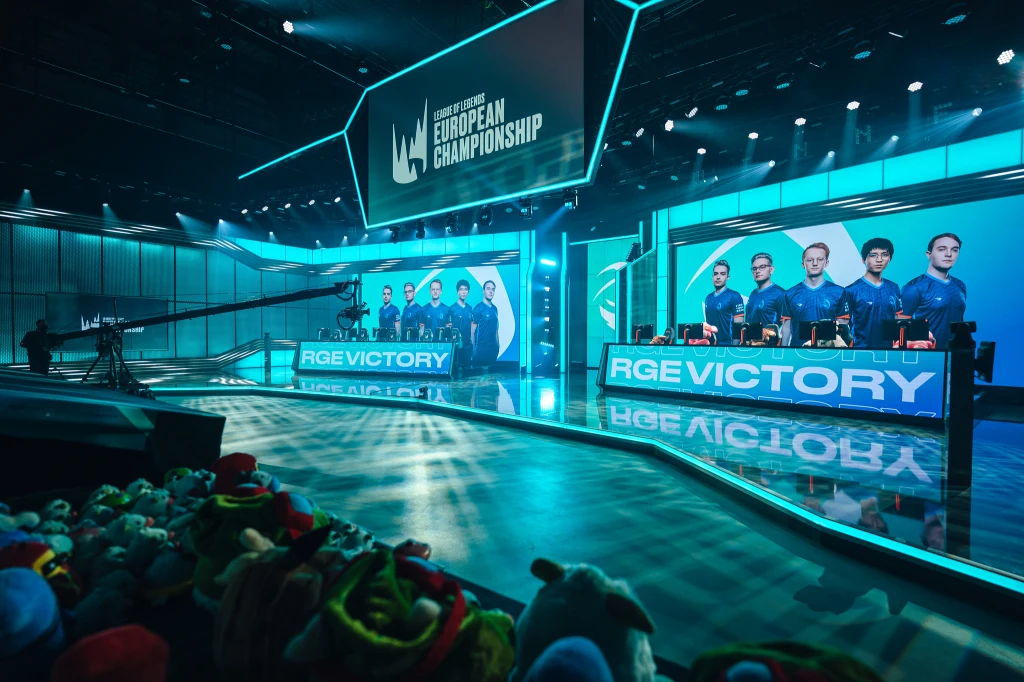 Rogue wciąż na czele zmagań.