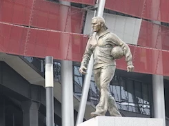 Pomnik Kazimierza Górskiego przy PGE Narodowym Pomnik Kazimierza Górskiego przy PGE Narodowym