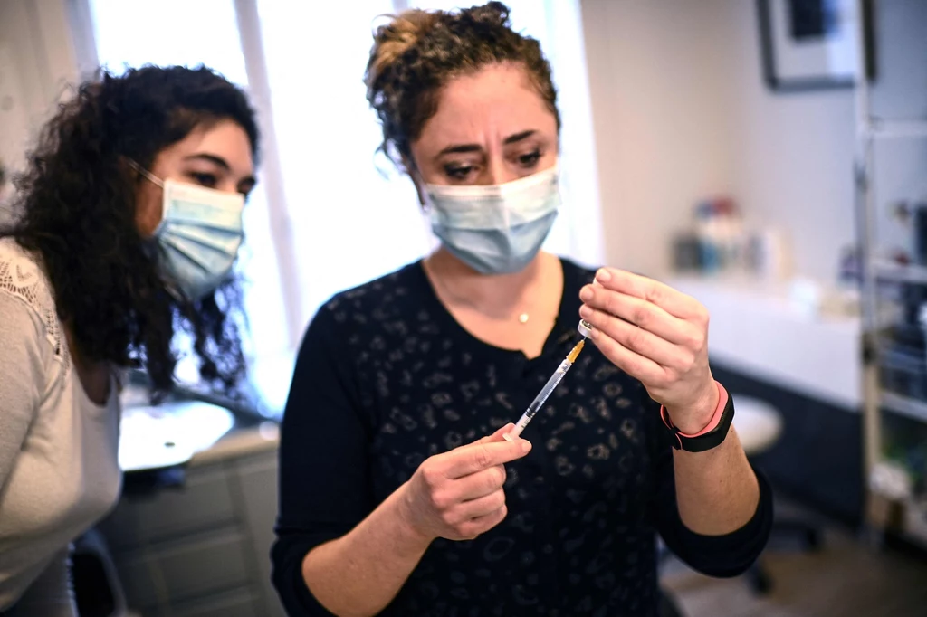 Szczepienia we Francji preparatem AstraZeneca Szczepienia we Francji preparatem AstraZeneca