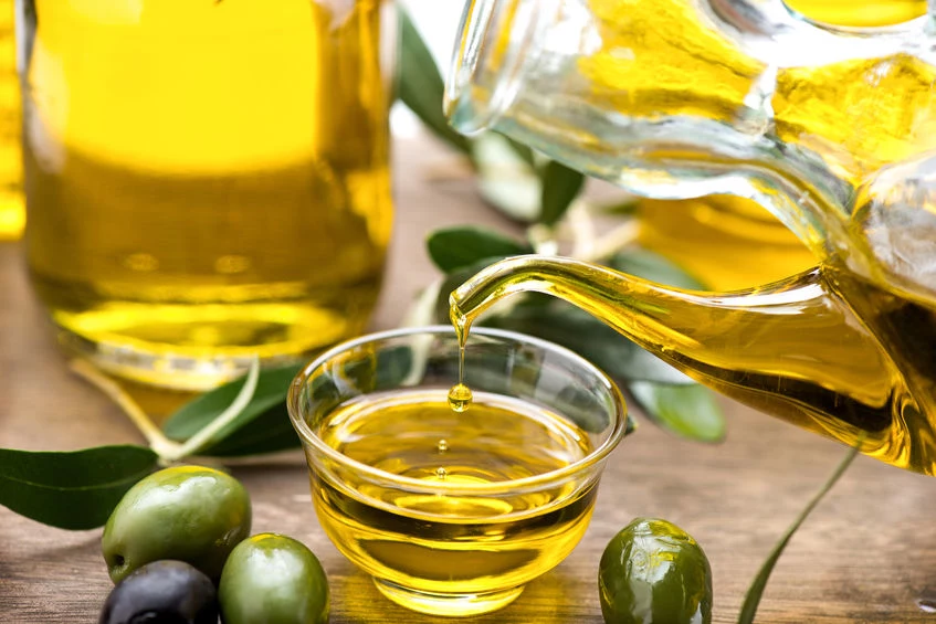 Zmieszaj oliwę z sokiem z cytryny