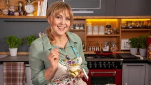 Ewa Wachowicz na planie programu "Ewa gotuje"