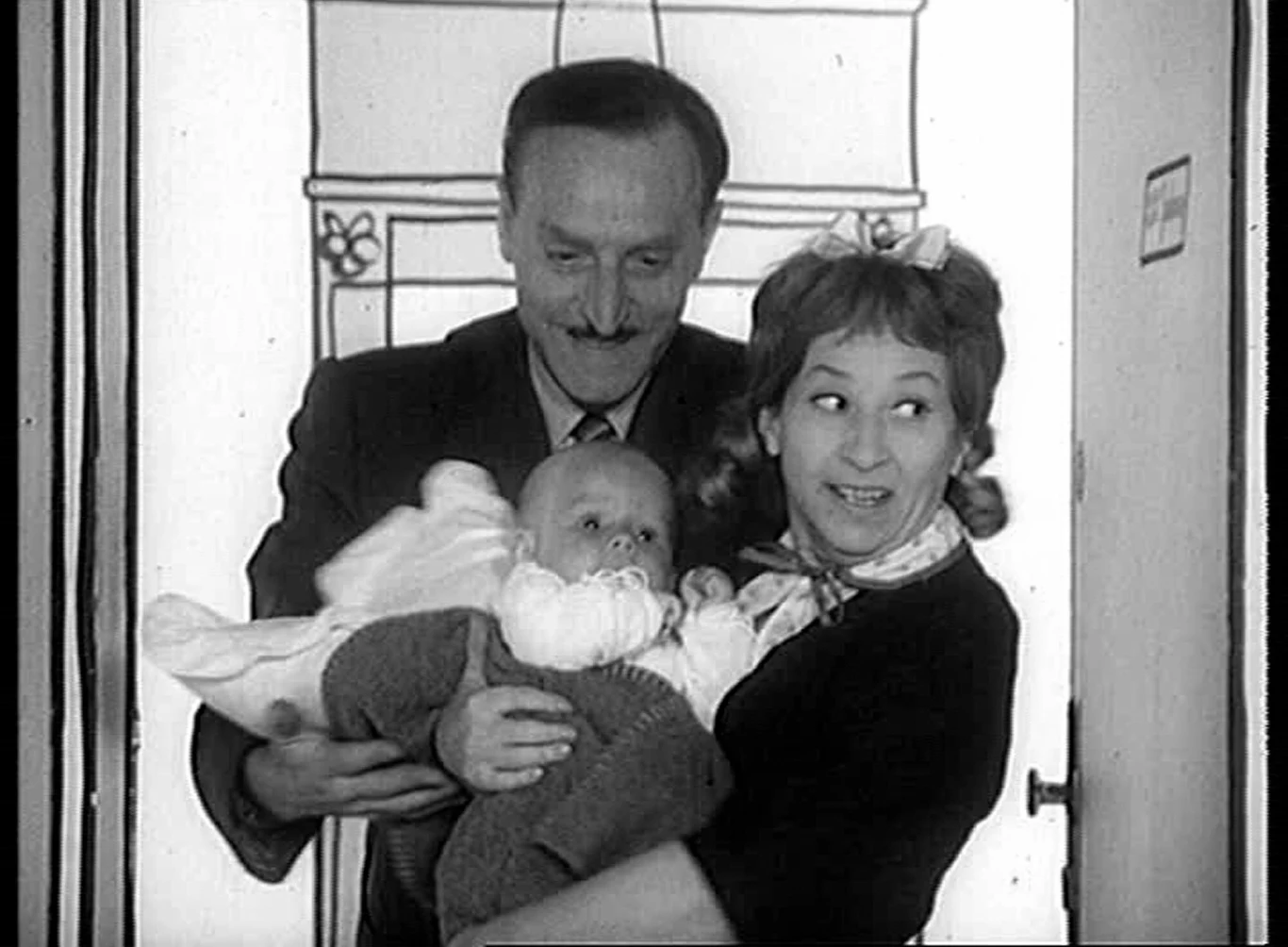 Mężem Ireny Kwiatkowskiej był lektor i spiker Polskiego Radia - Bolesław Kielski. Byli małżeństwem od 1947 roku do 1994, kiedy to Kielski zmarł. Nie mieli dzieci.