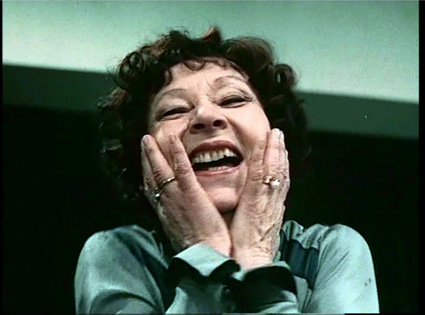 Najsłynniejsza polska Kobieta Pracująca w 1994 r. przeszła na emeryturę, ale nie zrezygnowała z występów gościnnych. "A kiedy już i z tego zrezygnuję" - powiedziała w wywiadzie udzielonym "Życiu". - "I stanę się prawdziwą emerytką, chciałabym pracować w warszawskich Łazienkach jako sprzątaczka i grabić liście. 'Szu, szuu, szuuu'".